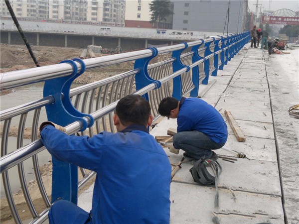 南京不锈钢桥梁护栏除锈维护的重要性及其方法