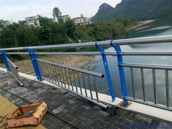 南京不锈钢复合管护栏是一种卓越的防护材料